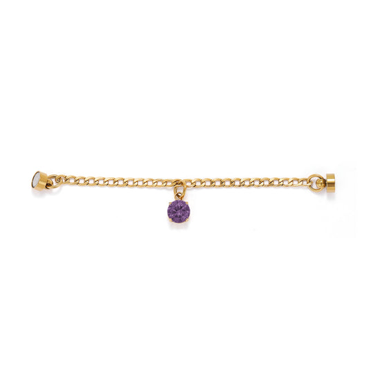 Weinglas-Charm Amethystviolett in Gold, flach liegend – Glasmarker aus Edelstahl 304 mit Magnetverschluss von Tablemuse