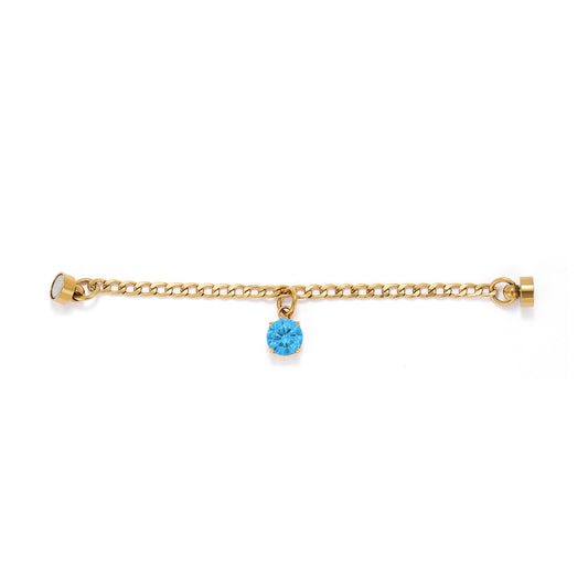 Weinglas-Charm Himmelblau in Gold, flach liegend – Glasmarker aus Edelstahl 304 mit Magnetverschluss von Tablemuse